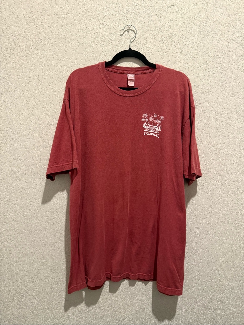M&O Vintage Colonial Country Club Logo Short-Sleeve T-Shirt in Dusty Rose